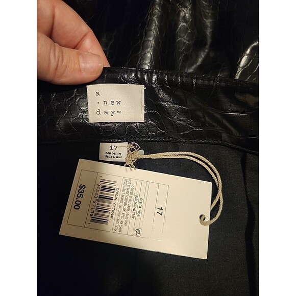 A New Day Women's Relaxed High Rise Ankle Faux-Croc Leather Pants Size 17 - Picture 5 of 6